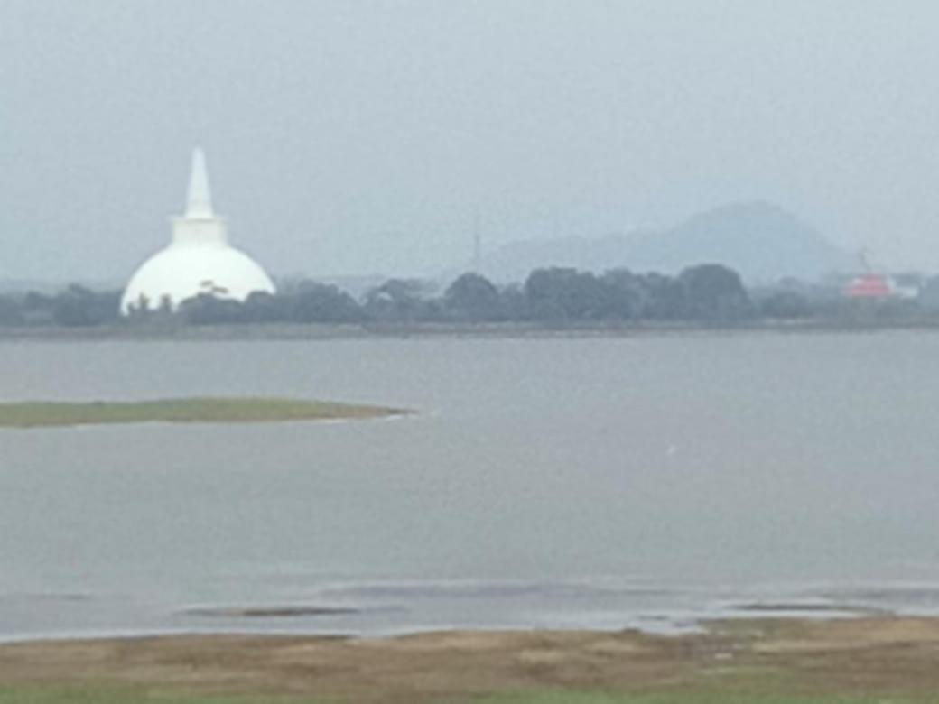 Lake Edge Resort อนุราธปุระ ภายนอก รูปภาพ
