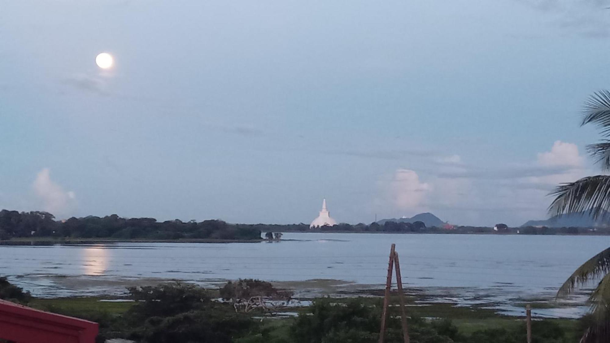 Lake Edge Resort อนุราธปุระ ภายนอก รูปภาพ