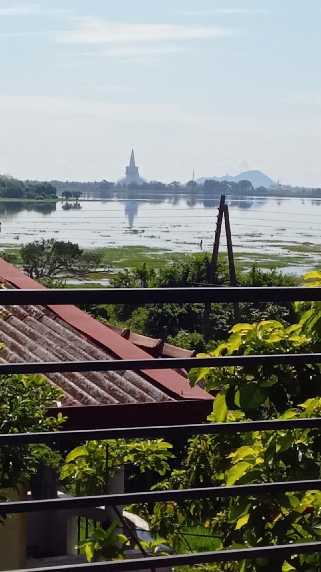 Lake Edge Resort อนุราธปุระ ภายนอก รูปภาพ